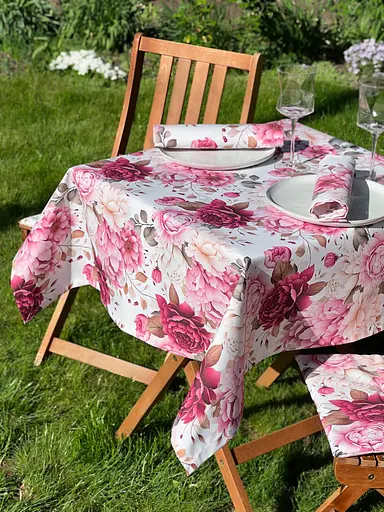 Водоотталкивающая Скатерть с 3D принтом Танец пионов 220х140 см (+ 4 салфетки 30х40) Красный