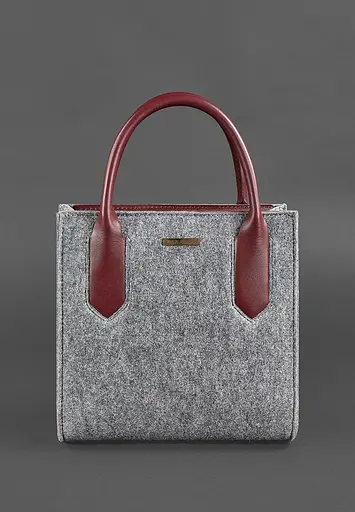 Женская фетровая сумка-кроссбоди Blackwood с кожаными бордовыми вставками. - фото 2