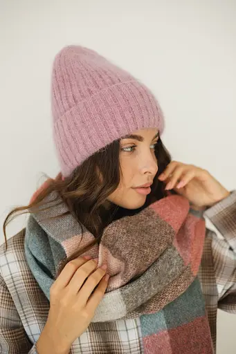 Женская зимняя шапка Бини Ангора с ангорой 80% орнаментом и флисовой подкладкой Розовый - фото 2