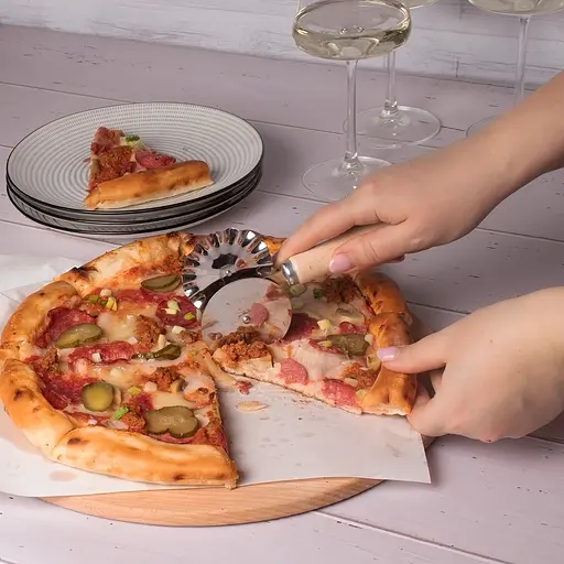 Багатофункціональний з'єднувальний ніж 2 в 1 для піци та тіста з роликом та дерев'яною ручкою 17.5 см, Kitchette 85666 - фото 9