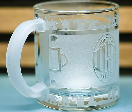 Скляна чашка 320 мл ФК Мілан AC Milan  з гравіюванням подарунок для фаната  футбольна кружка кругова - фото 2