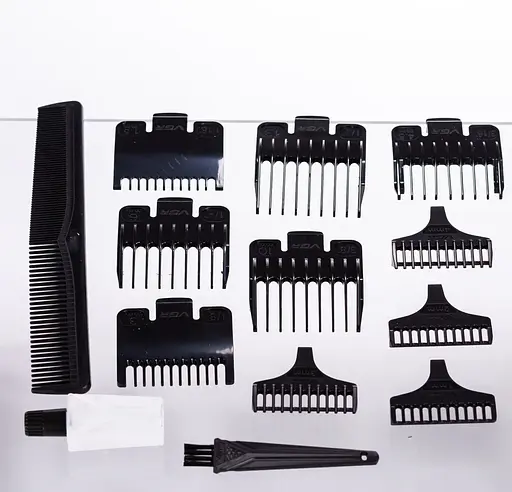 Подарунковий набір: машинка для стрижки волосся та бороди 3 в1 + тример з насадками + термос 700 мл з дисплеєм CP2026-18 - фото 3