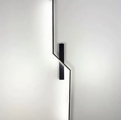 Лівий настінний світильник у чорному корпусі 100 см Арт. YG319/1000L (ЛІВА) Line F - фото 3