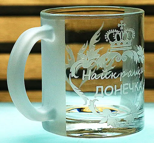 Чашка скляна Донечка з гравіюванням  кружка для доньки подарунок на День народження до свята Іменна чашка - фото 2