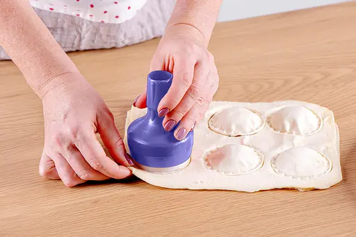 Вареничниця механічна ручна прес форма для вареників машинка для вареників Фіолетовий, Kitchette 86342 - фото 6