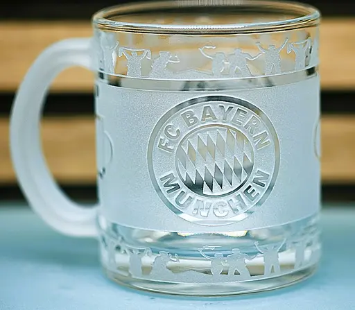 Скляна чашка 320 мл ФК Bayern München Бавария  з гравіюванням подарунок для фаната  футбольна кружка кругова - фото 1