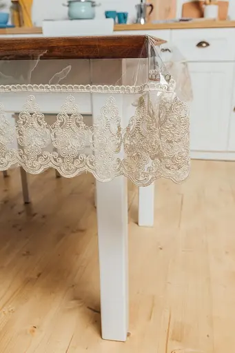 Силиконовая скатерть с бежевым кружевом Петек 15 см 370х110 см - фото 4