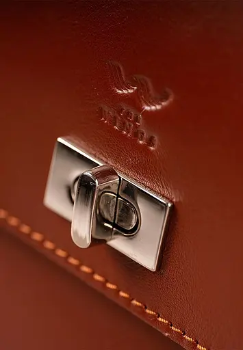 Жіноча шкіряна сумка Classic світло-коричнева - фото 5