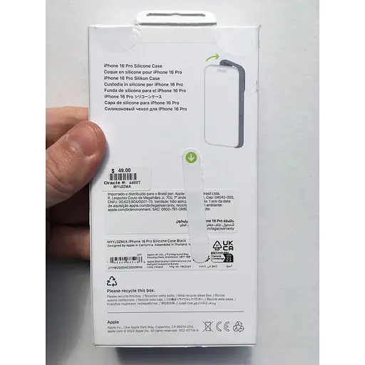 Оригинальный силиконовый чехол Apple Silicone Case with MagSafe для Iphone 16 Pro Midnight Black MYYJ3ZM/A - фото 8