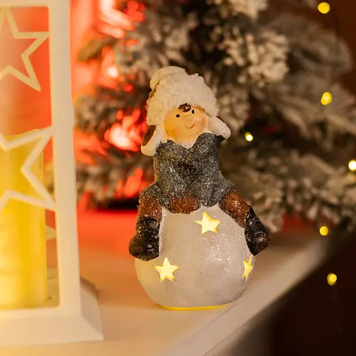 Новорічний декор Дитина на сніговій кулі Yiwu CR-5-20 з порцеляни 10 × 8.5 × 16 см  - фото 4