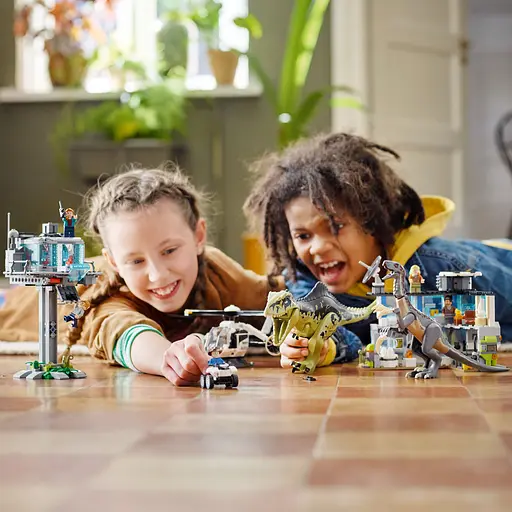 Конструктор LEGO Jurassic World Напад гіганотозавра та теризинозавра 810 деталей (76949) - фото 5