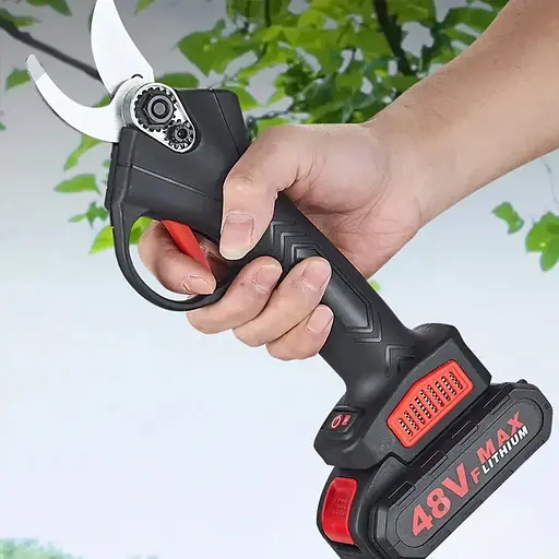 Секатор аккумуляторный в кейсе садовый для обрезки веток деревьев кустарников 2 аккумулятора 48 Вт Черный - фото 6