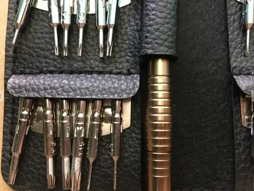 Набір маленьких викруток в чохлі для ремонту смартфона - фото 8