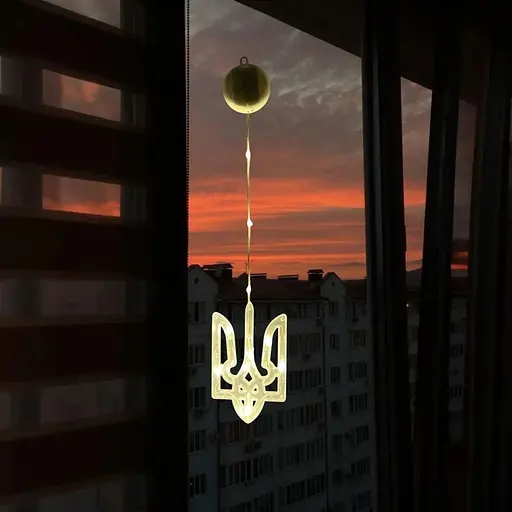 Светодиодная гирлянда Sun Lamp фигурка Украинский Тризуб 10лед на батарейках 3ААА и присоске на окно или стену