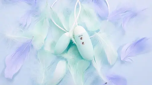 Вакуумный стимулятор с виброяйцом 2 в 1 KissToy Miss VV Cyan SO3621 (95848) - фото 5