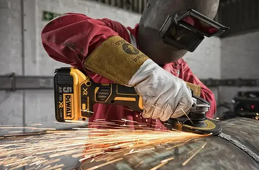 Шлифмашина угловая аккумуляторная DeWalt с АКБ и ЗУ DCG405P3 - фото 4