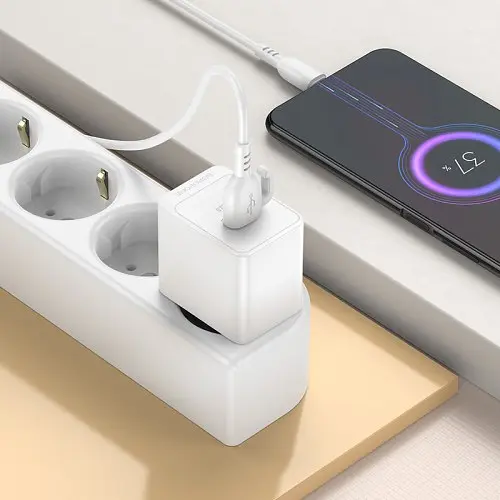 Сетевое зарядное устройство для Borofone BAS12A Erudite single port 18W/QC3.0/1USB + Micro белый - фото 2