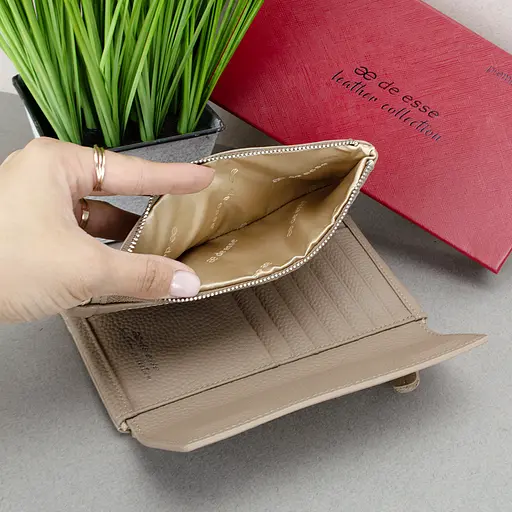 Гаманець жіночий шкіряний De Esse  LC68900-98 на магніті бежевий - фото 5