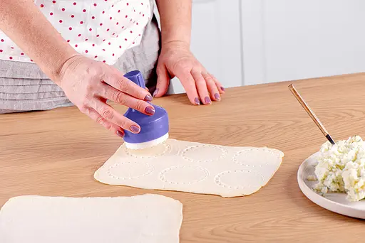 Вареничниця механічна ручна прес форма для вареників машинка для вареників Фіолетовий, Kitchette 86342 - фото 3