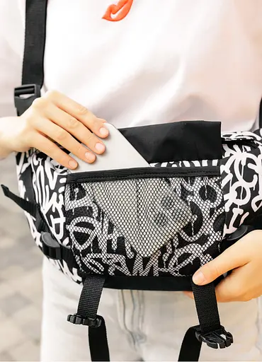 Большая женская поясная сумка бананка Sambag DynamicDart принт "Graphity" 38×21×7 см (80411715) - фото 4