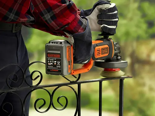 Шлифмашина угловая - болгарка аккумуляторная Black&Decker без АКБ и ЗУ BCG720N - фото 6