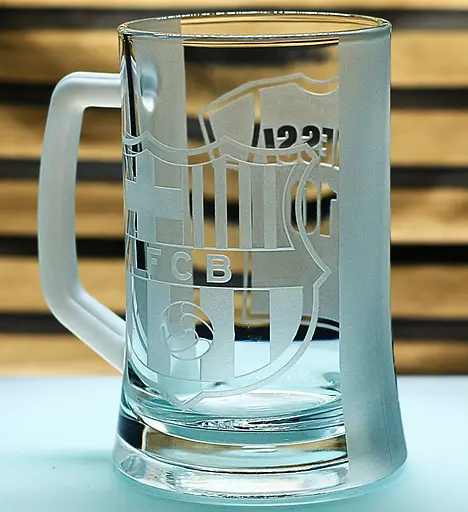 Пивний келих 660 мл Barcelona з гравіюванням подарунок для фаната  футбольний кухоль  ФК Барселона Мессі - фото 3