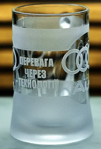 Пивний кухоль Audi 660 мл з гравіюванням Подарунок автолюбителю  Келих з логотипом авто Ауді та  легендарний слоган - фото 6