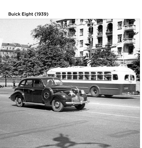 Ретроавтомобілі на вулицях Києва - фото 4