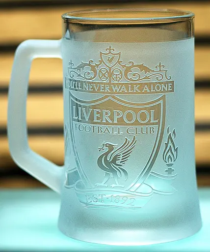 Пивний келих 660 мл Liverpool з гравіюванням подарунок для фаната ФК Ліверпуль футбольний кухоль - фото 3