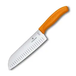 Кухонний ніж Victorinox SwissClassic Santoku лезо 17см ріфл. з помар. ручкою (блістер) - мініатюра 2