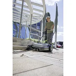 Компактна підмітальна машина Karcher KM 70/20 C з однією бічною щіткою (1.517-130.0) - мініатюра 2