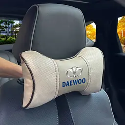 Подушка на підголівник з логотипом Daewoo Екошкіра 3D Кольоровий лого Бежева-Коричневий кант 1 шт