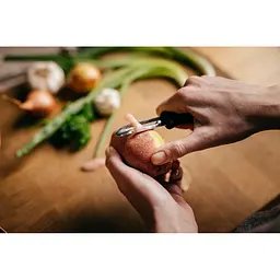 Ніж для чищення (овочечистка) Fiskars Essential 6 см (1065585) - мініатюра 4