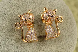 Сережки Xuping Jewelry котики з дрібними фіантітами 2 см золотисті
