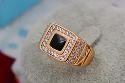 Печатка Xuping Jewelry чорна піраміда з камінням біля підніжжя р 23 золотиста - мініатюра 2