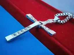 Кулон хрест Домініка Торетто з ланцюжком, сріблястий з цирконієм - мініатюра 2