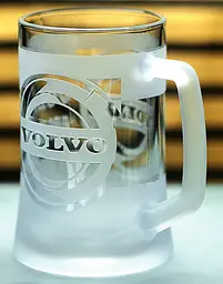 Пивний кухоль Volvo  660 мл з гравіюванням Подарунок автолюбителю  Келих з логотипом авто Вольво та легендарний слоган - мініатюра 6