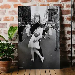 Інтер'єрна картина Поцілунок на Таймс Сквер, Time Square Kiss (1945), культове фото, інтер'єрний декор, 89×60 см (id1138)