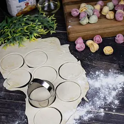 Металева форма кільце з ручкою для вирізки тіста (вареників, пельменів, печива) Ø 8 см, Metalworkshop Сріблястий 84651 - мініатюра 8