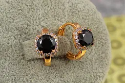 Сережки Xuping Jewelry принц із чорним каменем 1.5 см золотисті - мініатюра 2