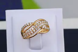 Кільце Xuping Jewelry вісімка переплітаються три доріжки з каменів р 16 золотисте