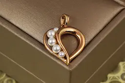 Кулон Xuping Jewelry Імпульс із п"ятьма перлинами 2,2 см золотистий