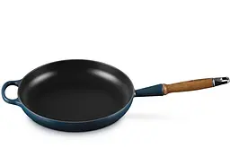 Сковорода универсальная Le Creuset Signature Wooden Handle Frying Pan 28 см синяя 20258281290422