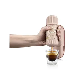 Портативна еспресо-кавоварка Wacaco Nanopresso рожева з чохлом, механічна, для меленої кави - мініатюра 2