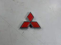 Емблема Mitsubishi Хром - Червона в кермо 36х36 мм на скотчі 17253 - мініатюра 4
