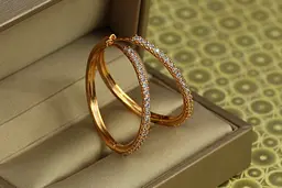 Сережки кільця Xuping Jewelry доріжка із камінців 3 см золотисті - мініатюра 3