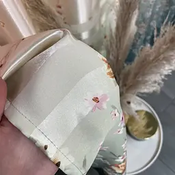 Атласні штори з квітами бірюзового кольору 150х270 з тюлистом батистовим 400х270 на тасьме ALBO pbe0052731 - мініатюра 6