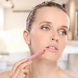 Тінт-бальзам для губ Tony Moly Petit Bunny Gloss Bars відтінок 01 (Juicy Strawberry) 2 г - мініатюра 4