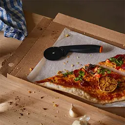 Ніж Fiskars Functional Form для піци (1019533) - мініатюра 4