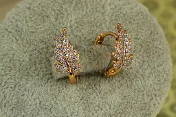 Сережки Xuping Jewelry Листочок із камінчиками 1,5 см золотисті - мініатюра 2